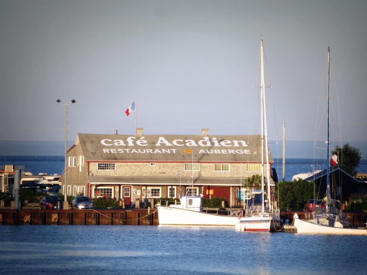 Auberge Cafe Acadien โบนาเวนเจอร์ ภายนอก รูปภาพ